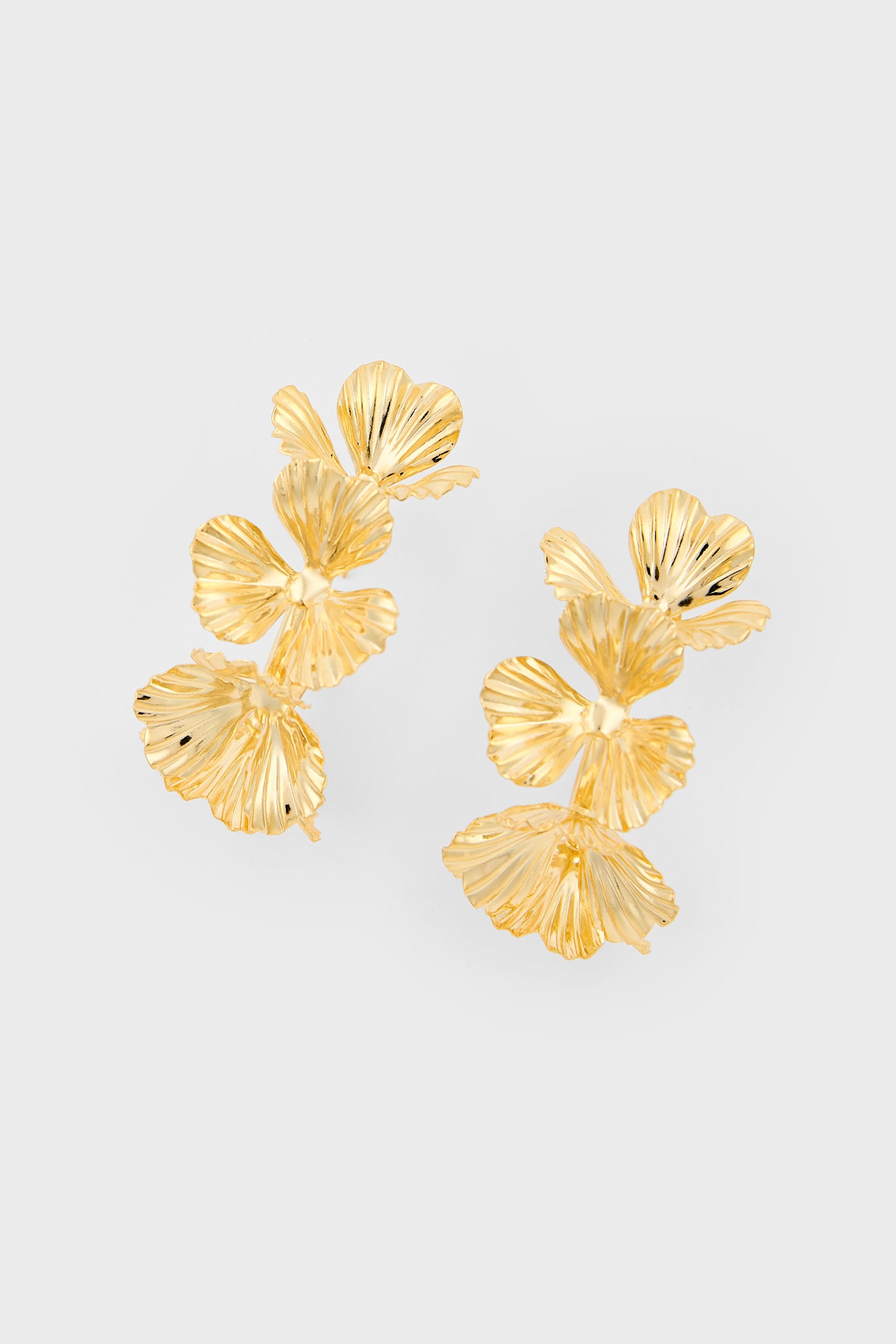 Gold ring of flowers hoop earrings_2