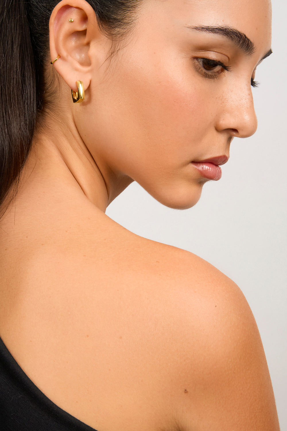 Gold rounded square earrings_2