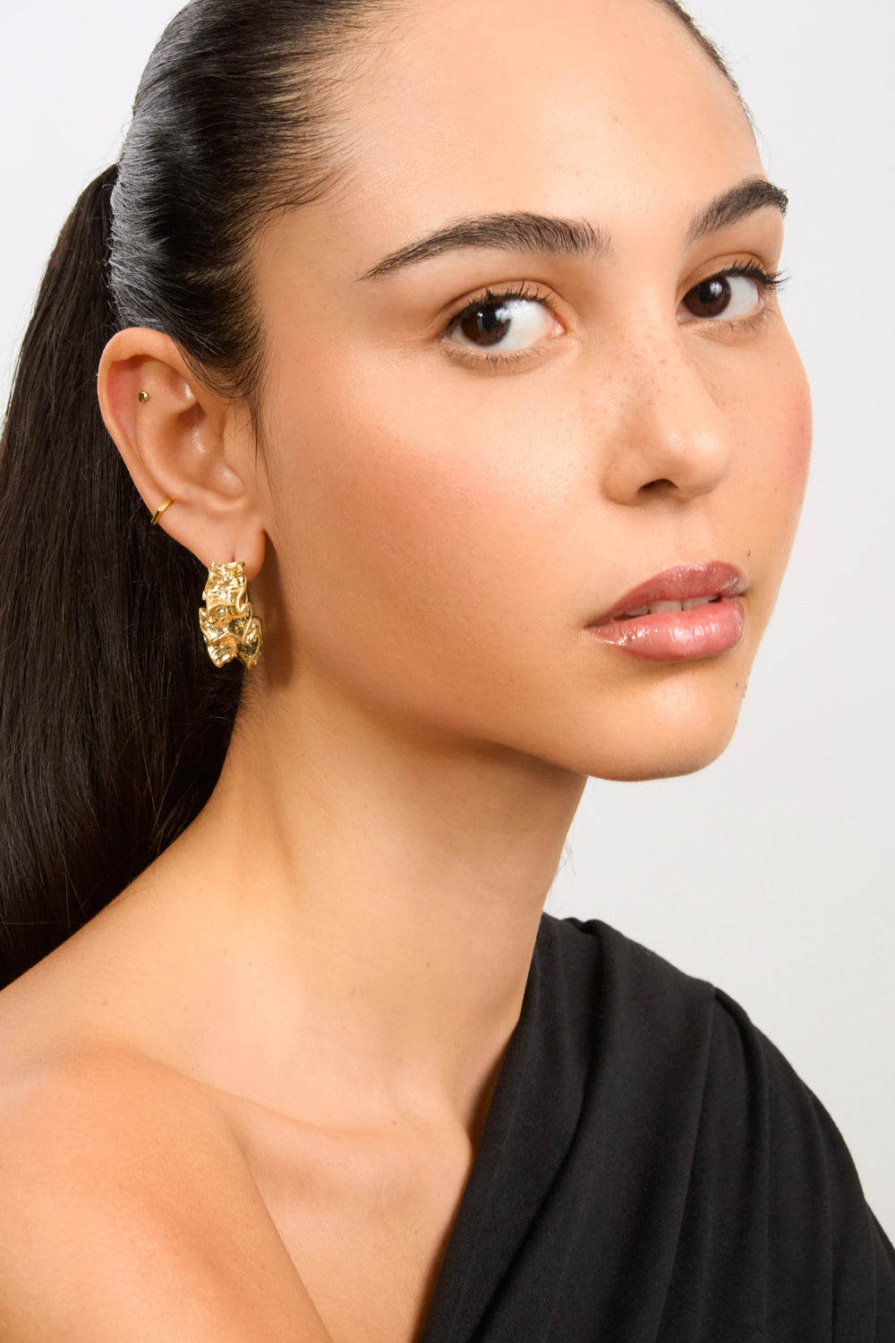 Gold scrunched metal earrings_1