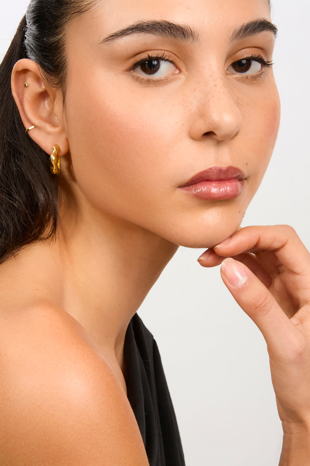 Gold squiqqle thick hoop earring_2