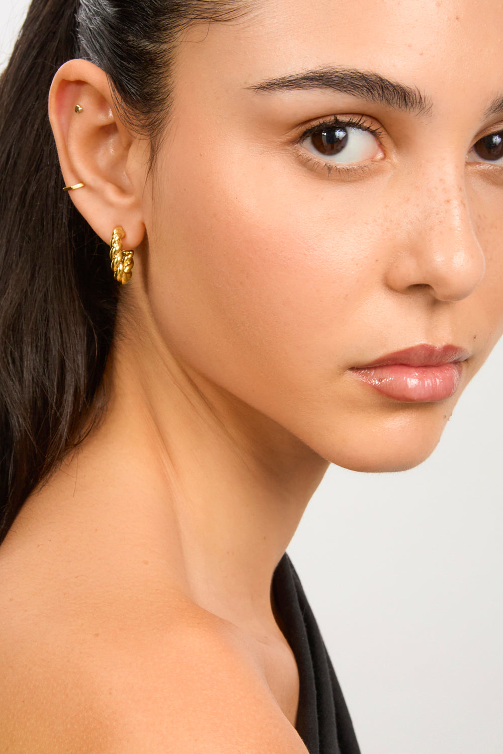 Gold thick spiral oval hoop earrings_1