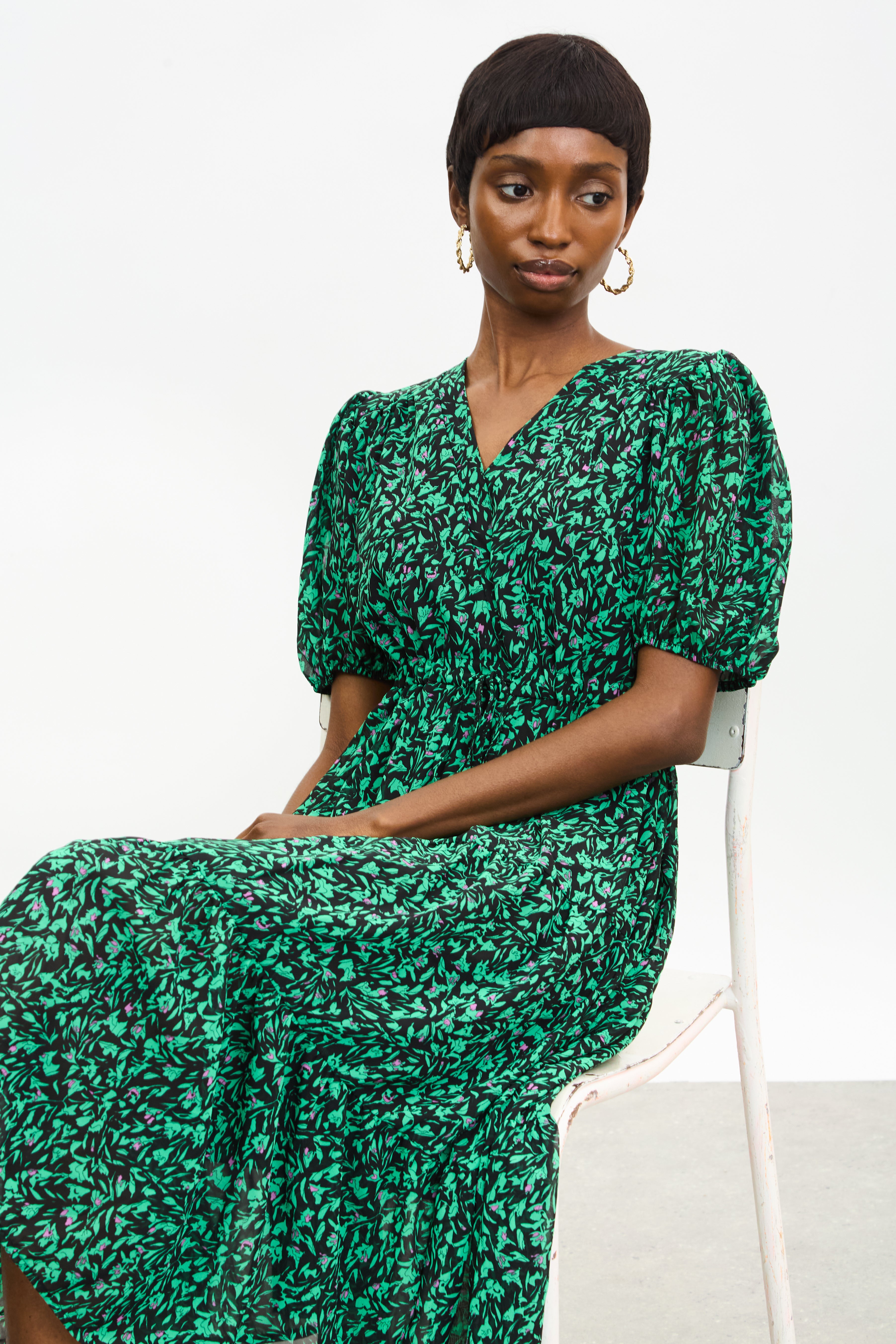 Green and black floral print V neck midi dress_5