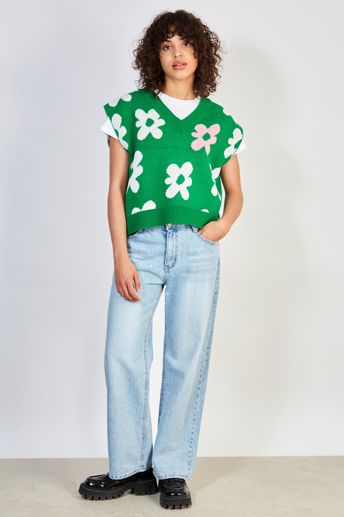 Green white and pop pink graphic floral sweater vest_5