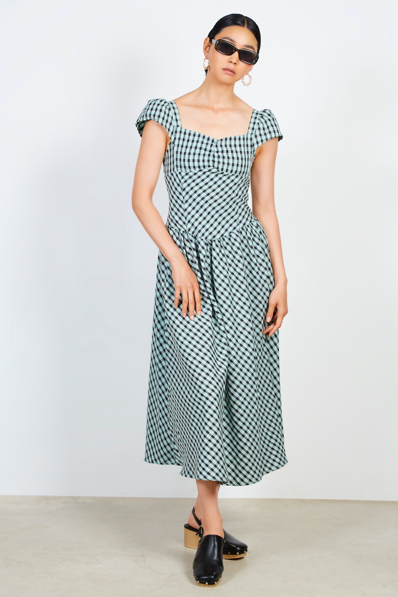 Green and black panel front midi dress_2