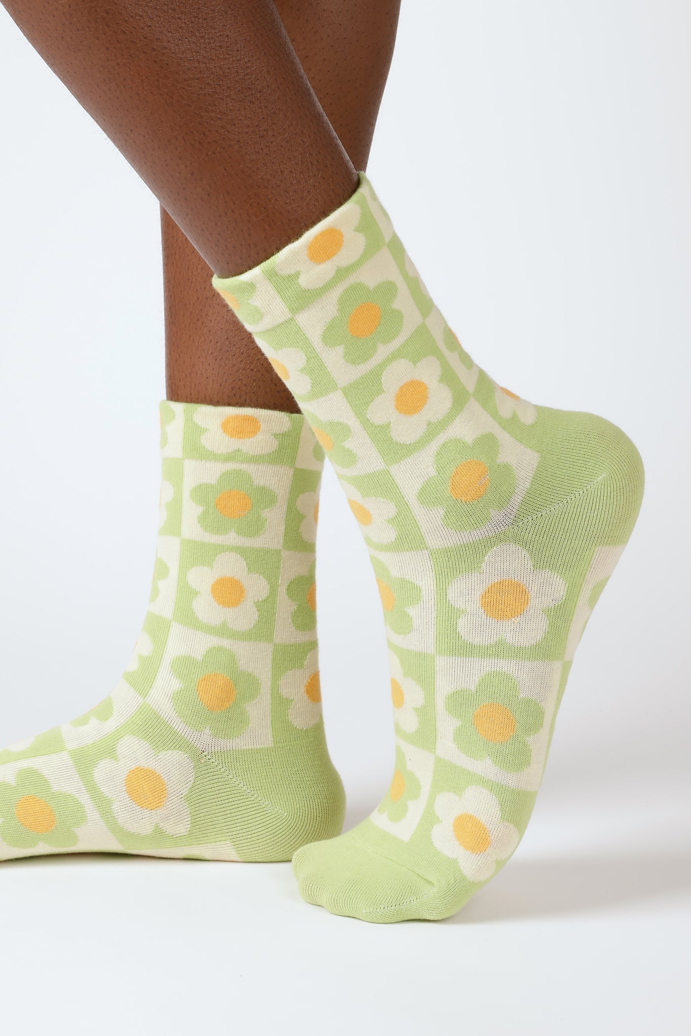 Green daisy checkered socks_1