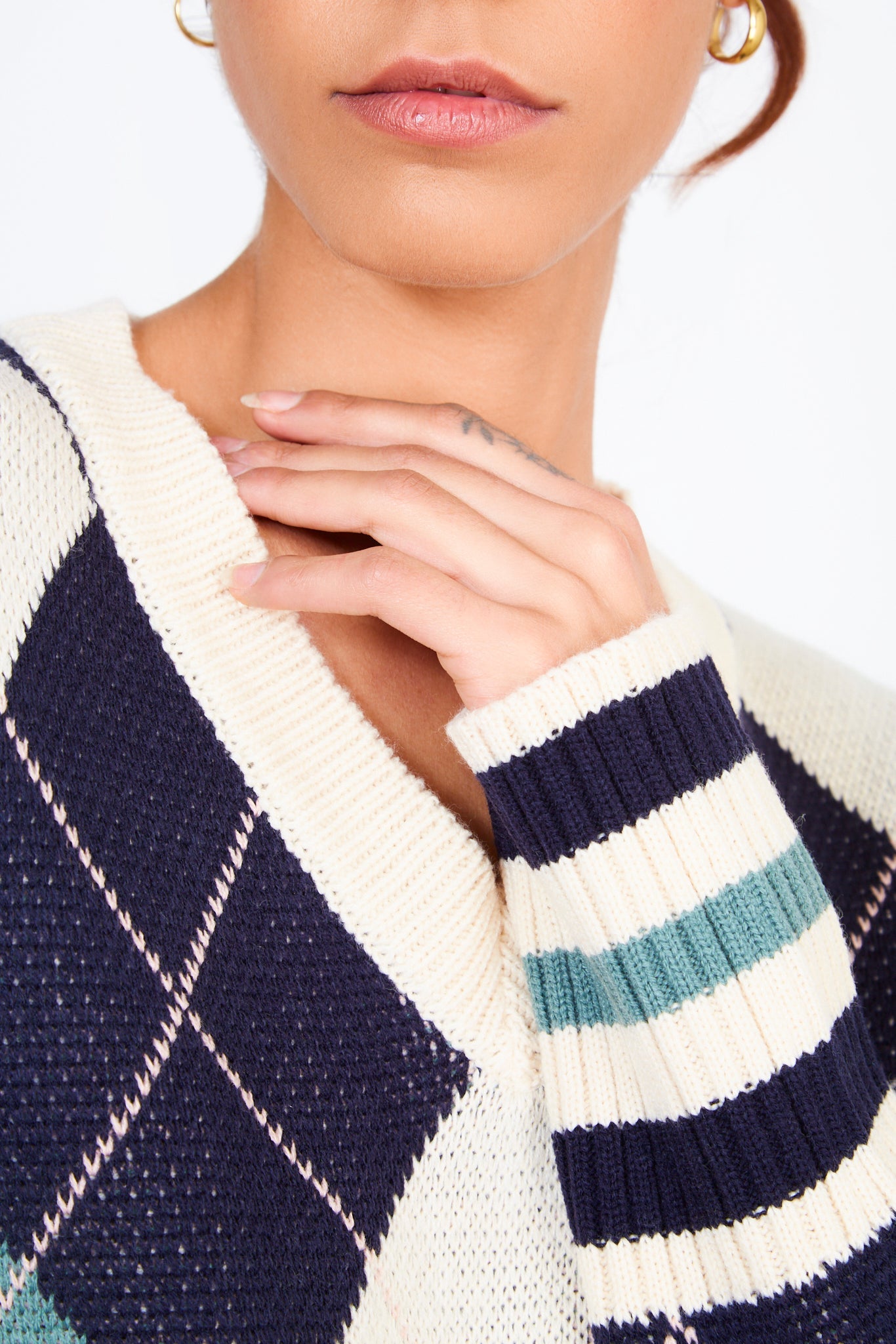 Green large argyle varsity trim V neck sweater_5