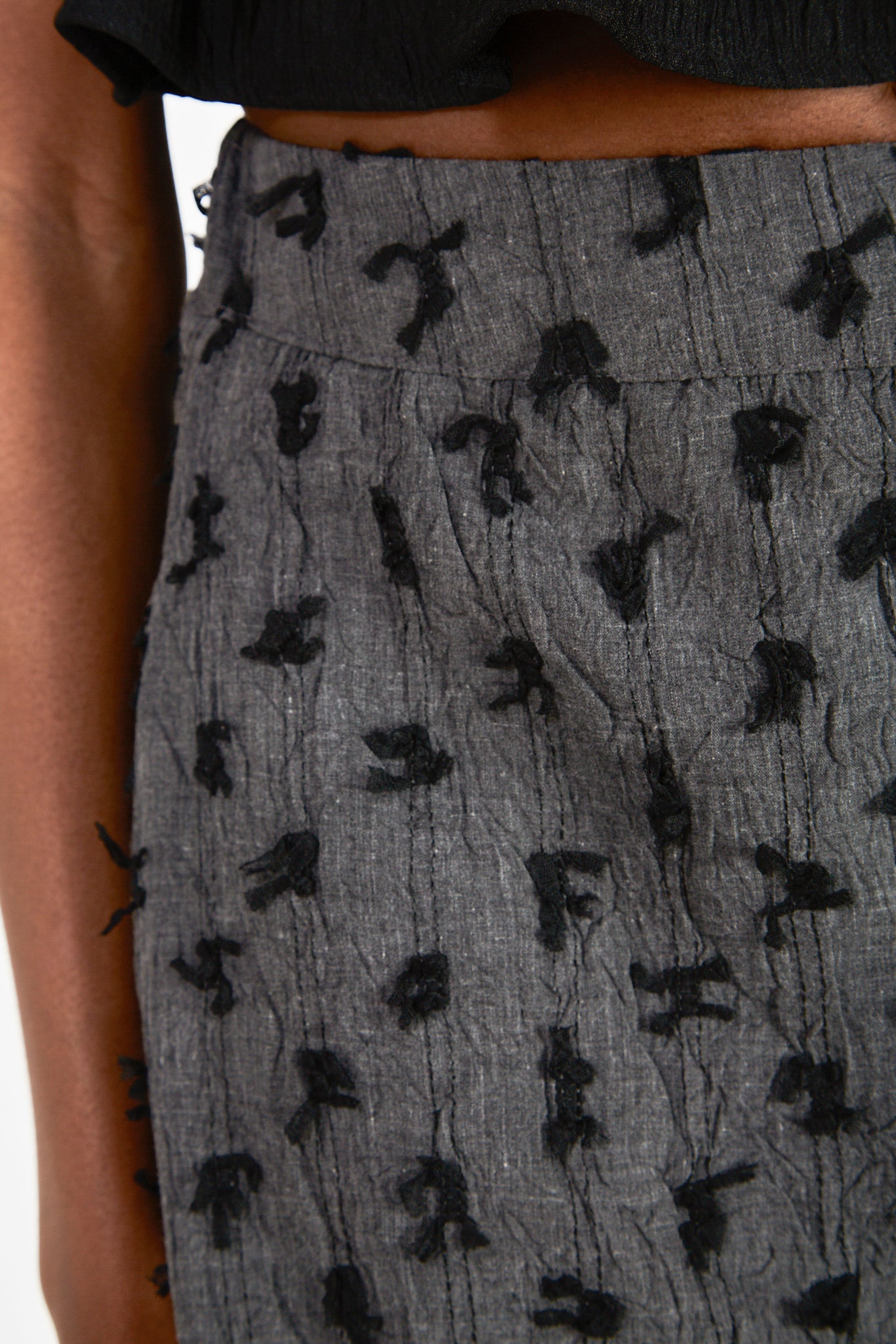Grey and black ribbon motif skirt_3