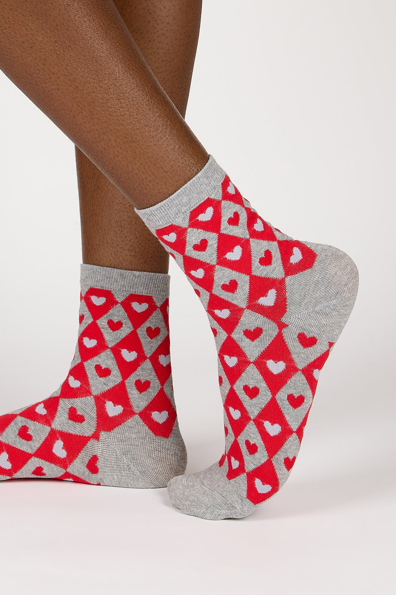 Grey and red diamond check heart socks_1