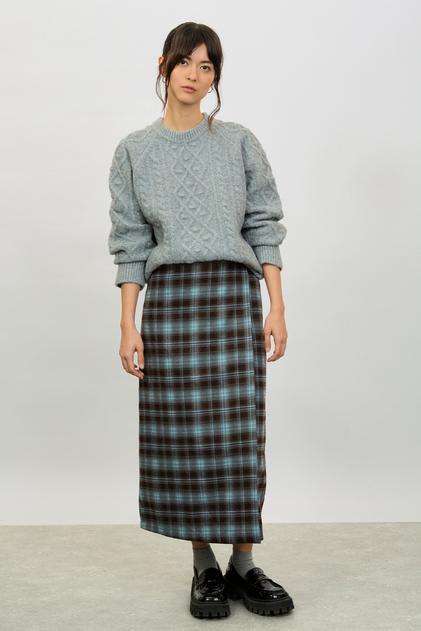 Grey diamond sleeve cable knit jumper_4