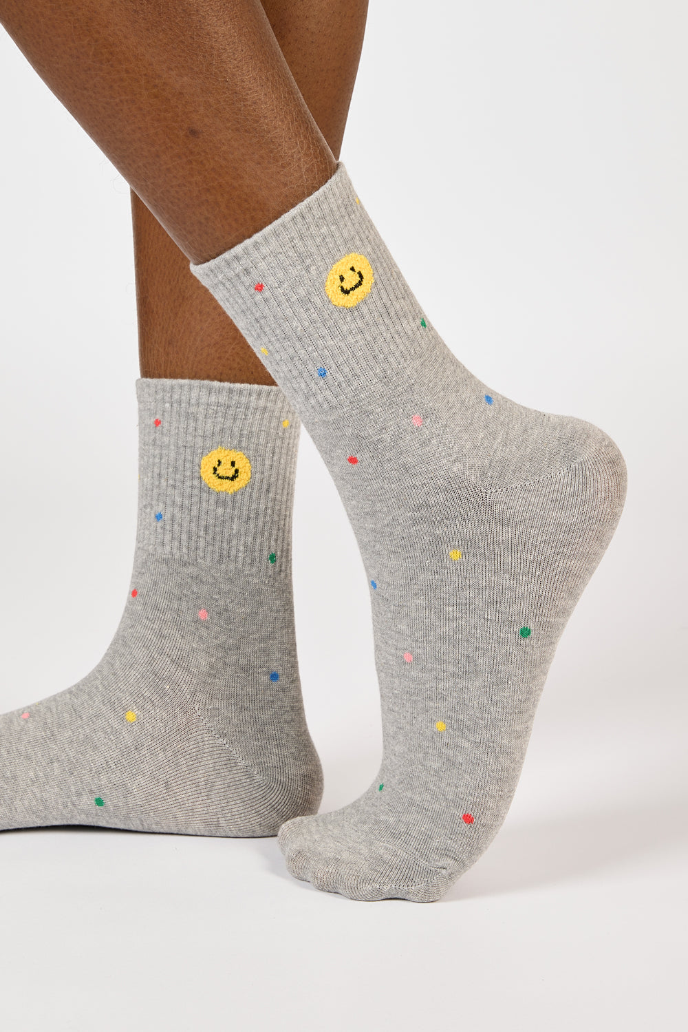 Grey rainbow confetti smiley face socks_1