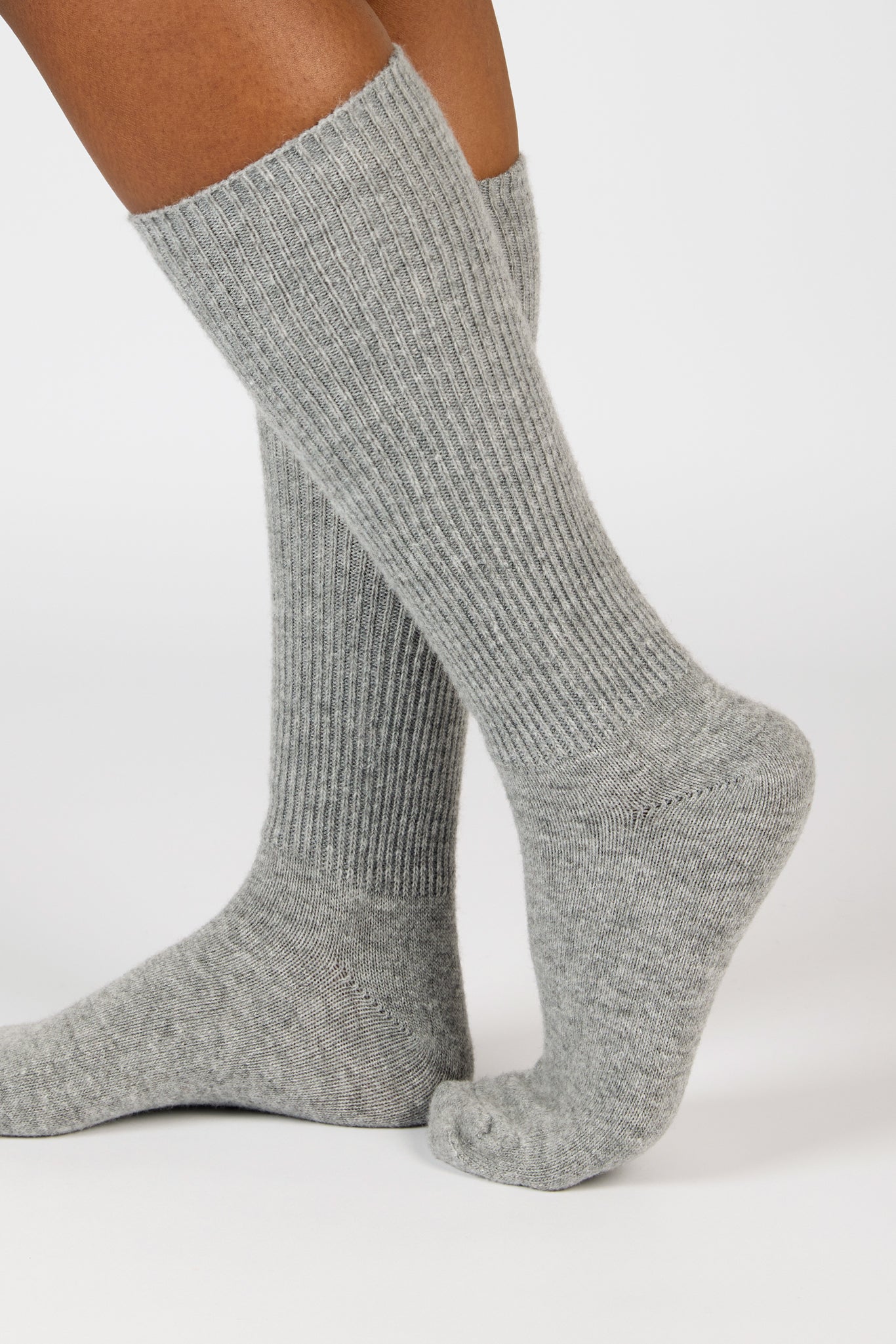 Grey thin ribbed long cashmere blend socks_3