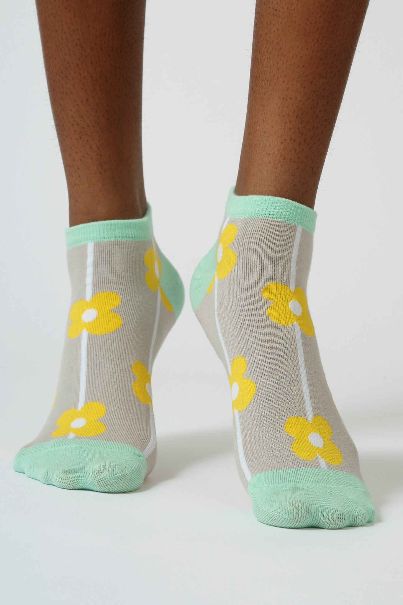 Grey and mint graphic flower socks_2