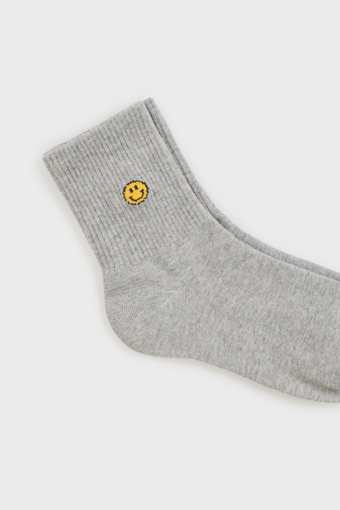 Grey ribbed ankle smiley face socks_3