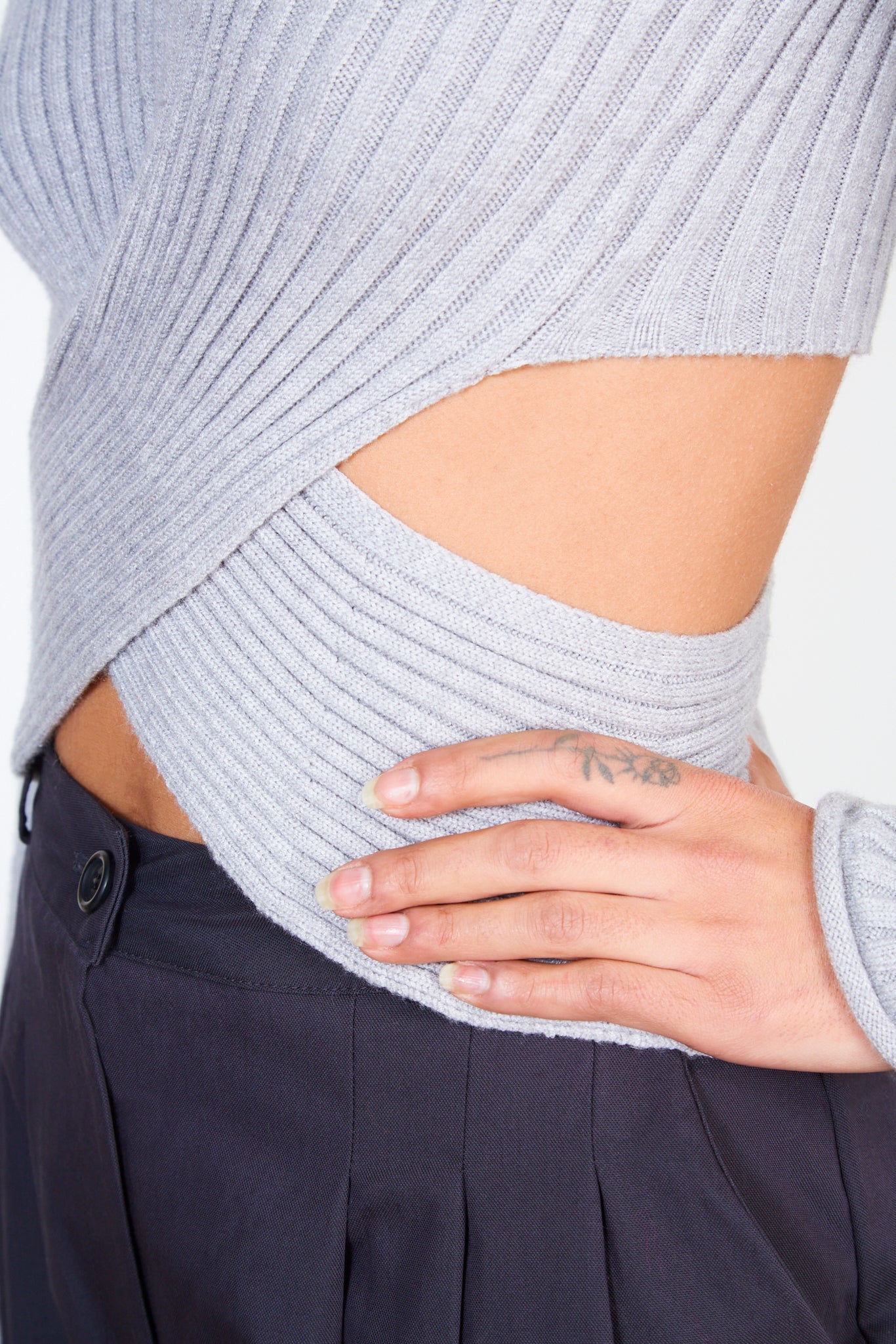 Grey ribbed slit back knit top_4