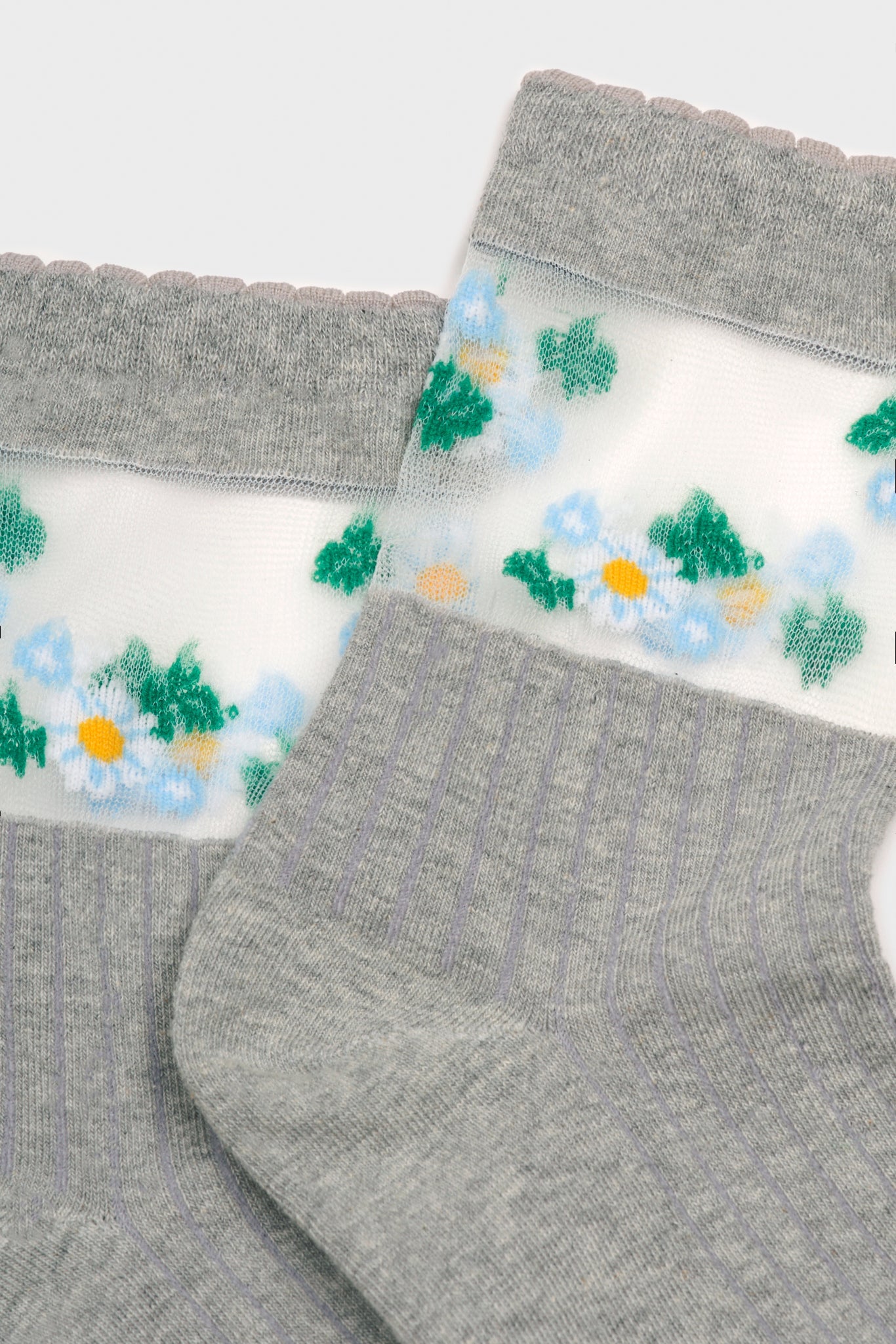 Grey sheer ankle daisy socks_4