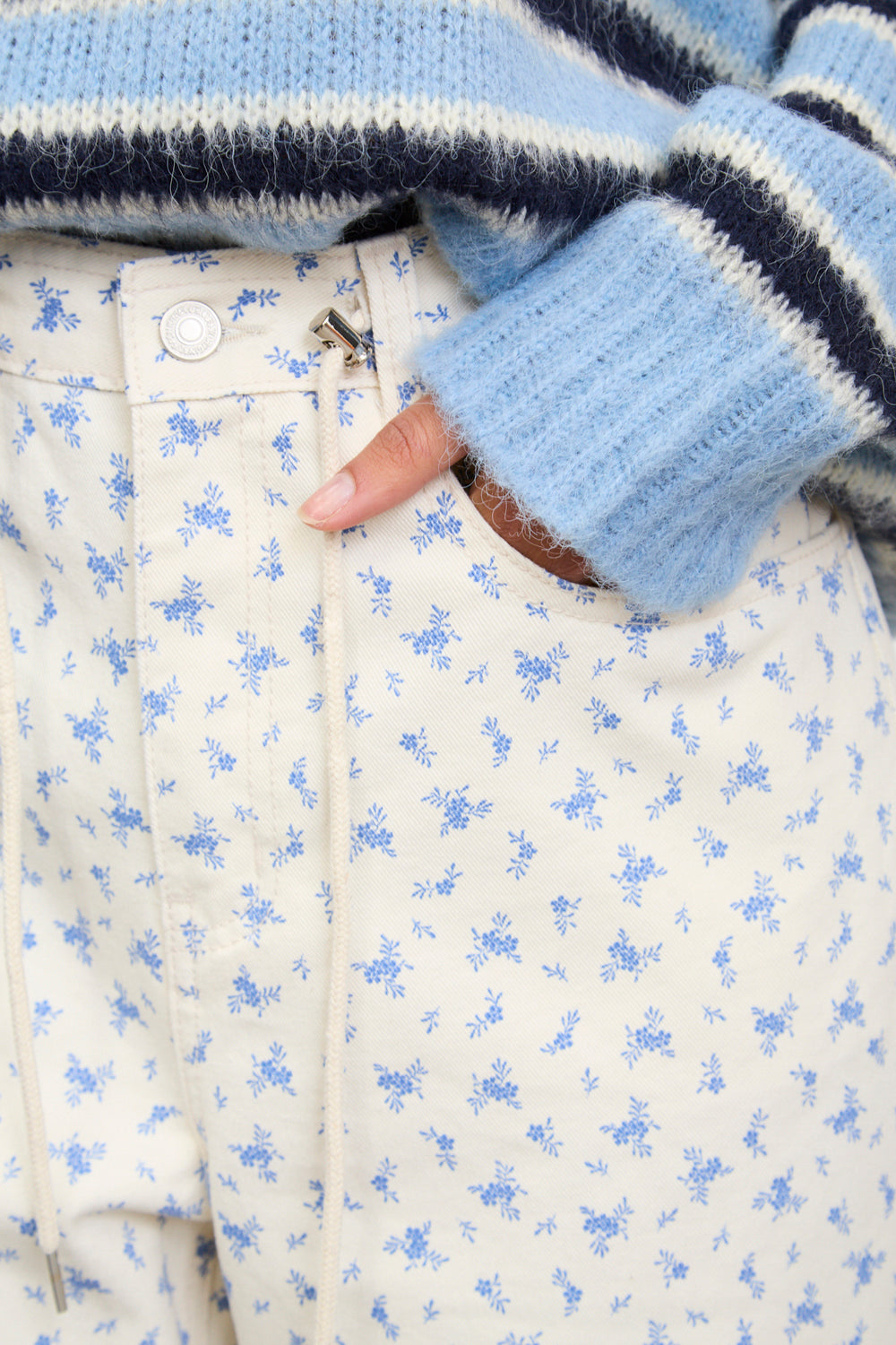 Ivory and blue ditsy floral print jeans_3