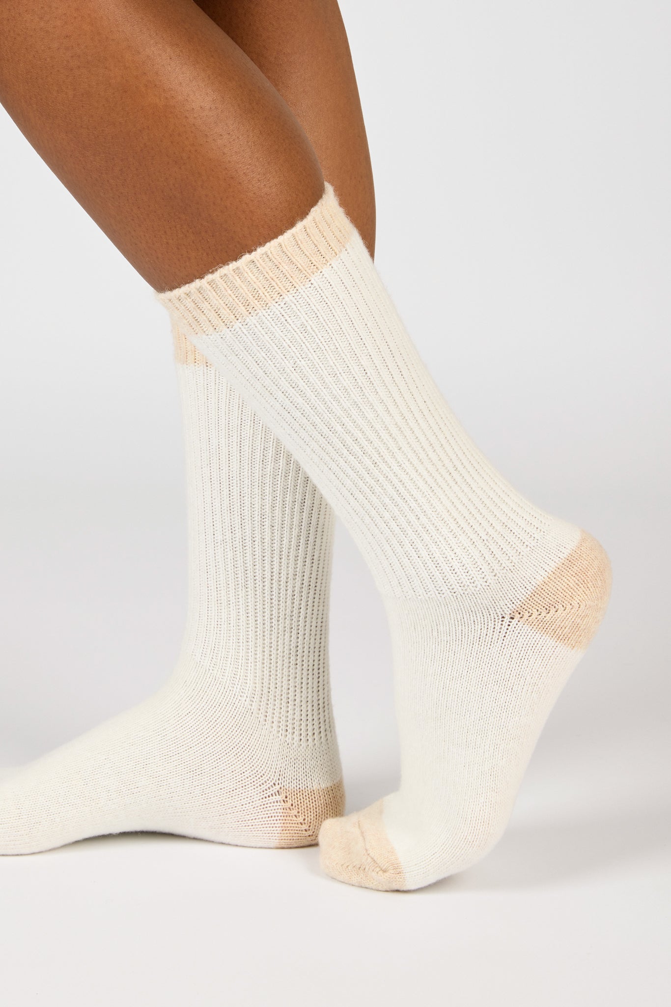 Ivory and oatmeal contrast trim cashmere blend socks_3