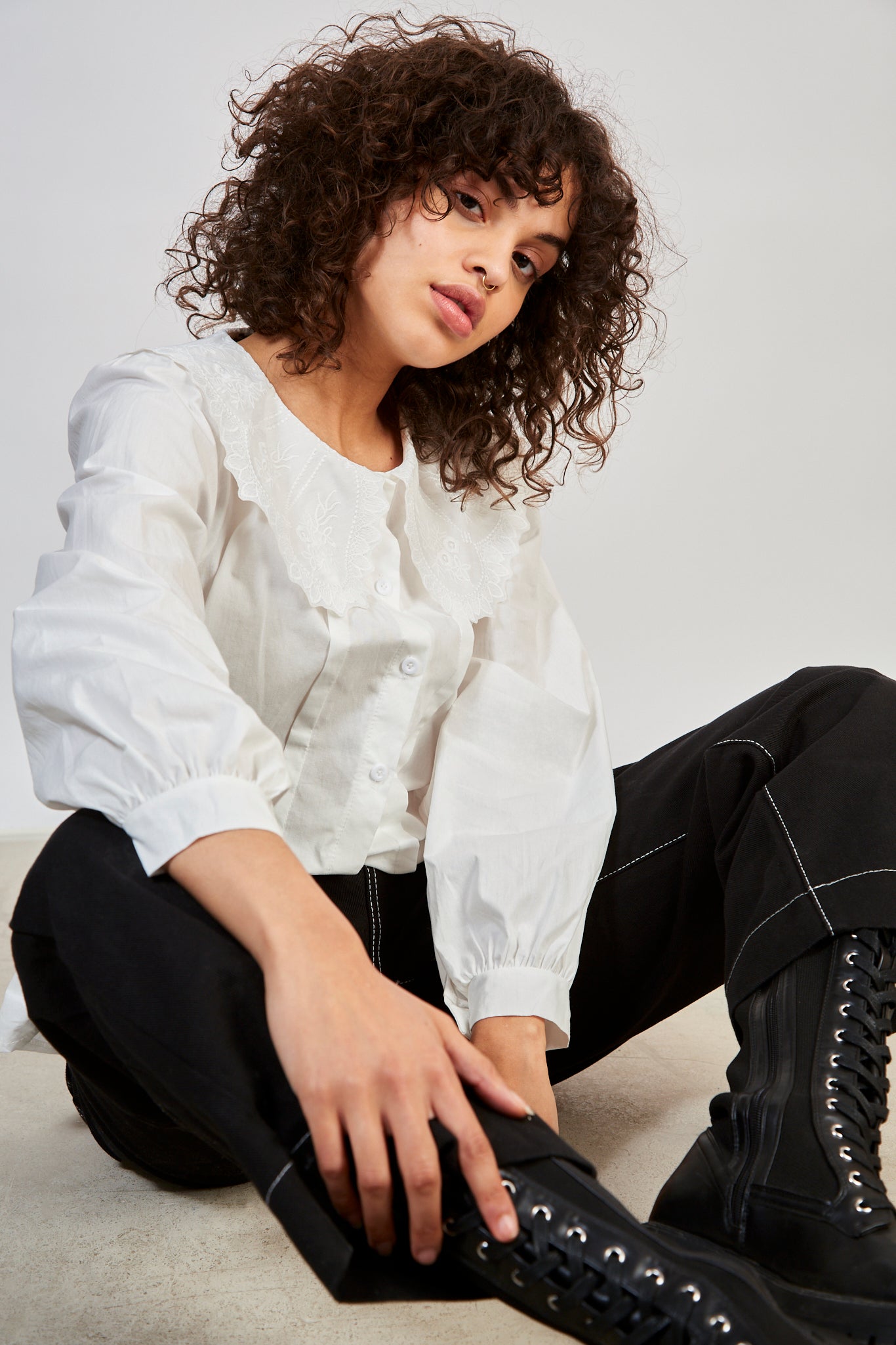 Ivory embroidered floral giant collar blouse_1