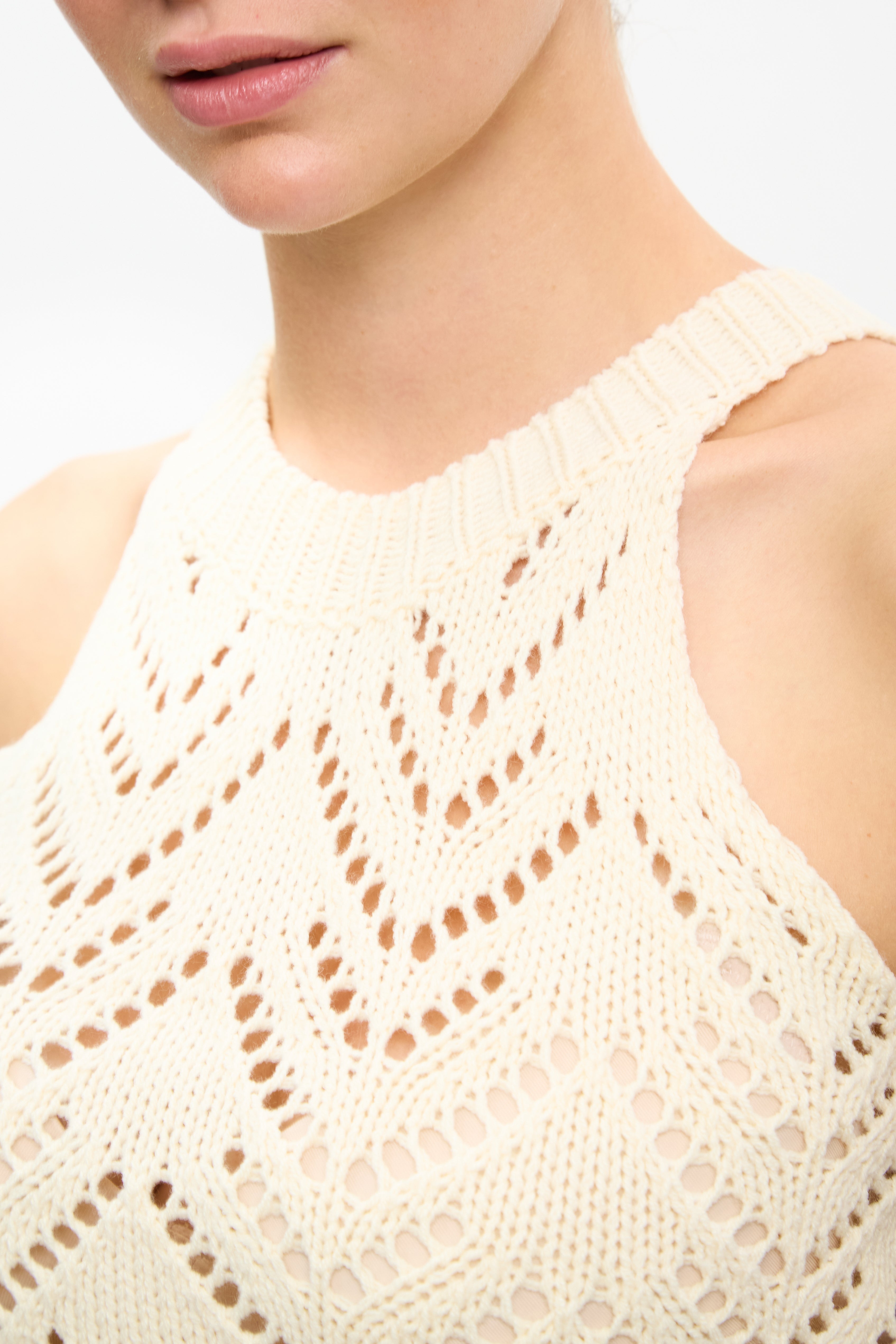 Ivory intarsia V halter neck knit tank_3