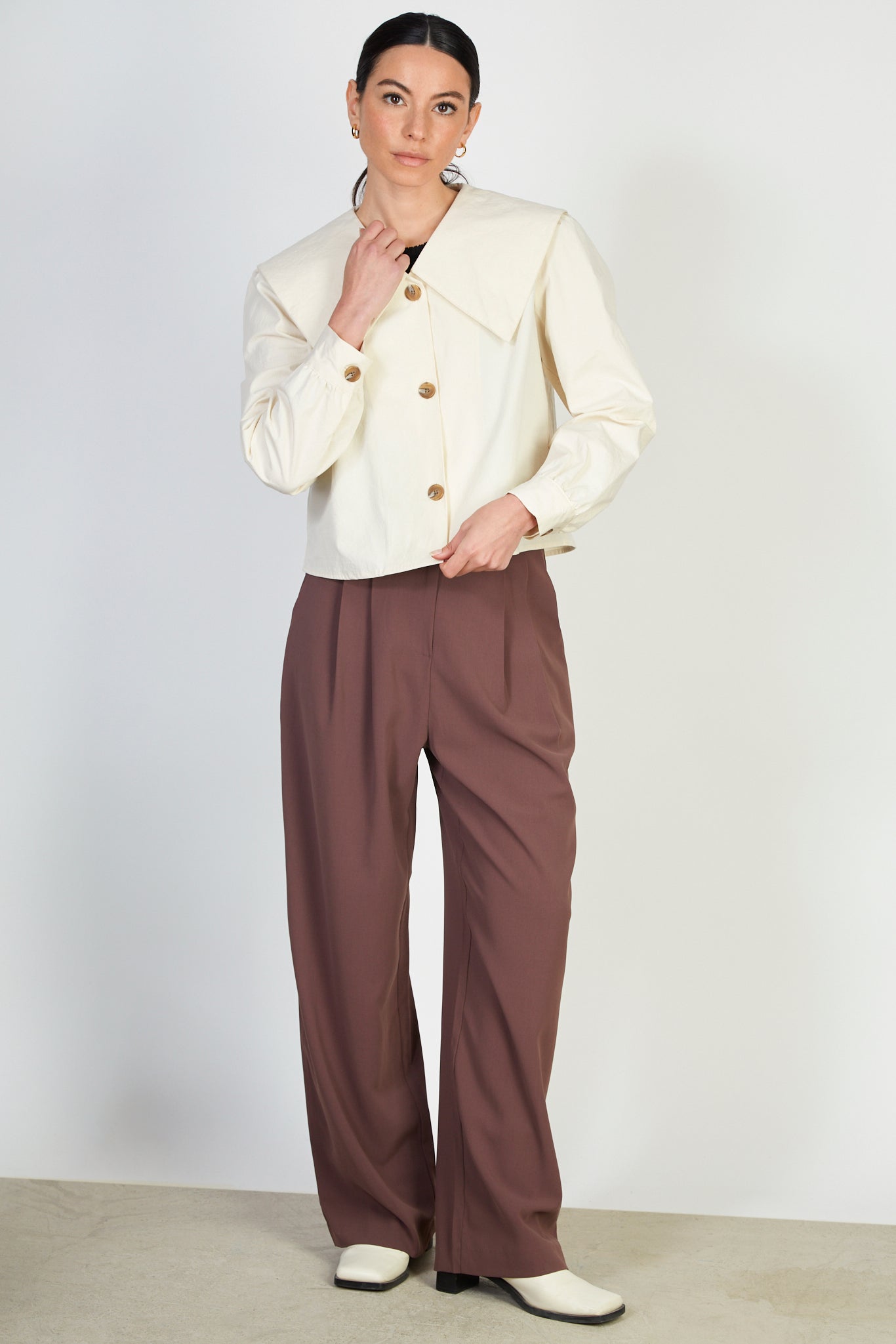 Ivory pointed giant collar shirt_4