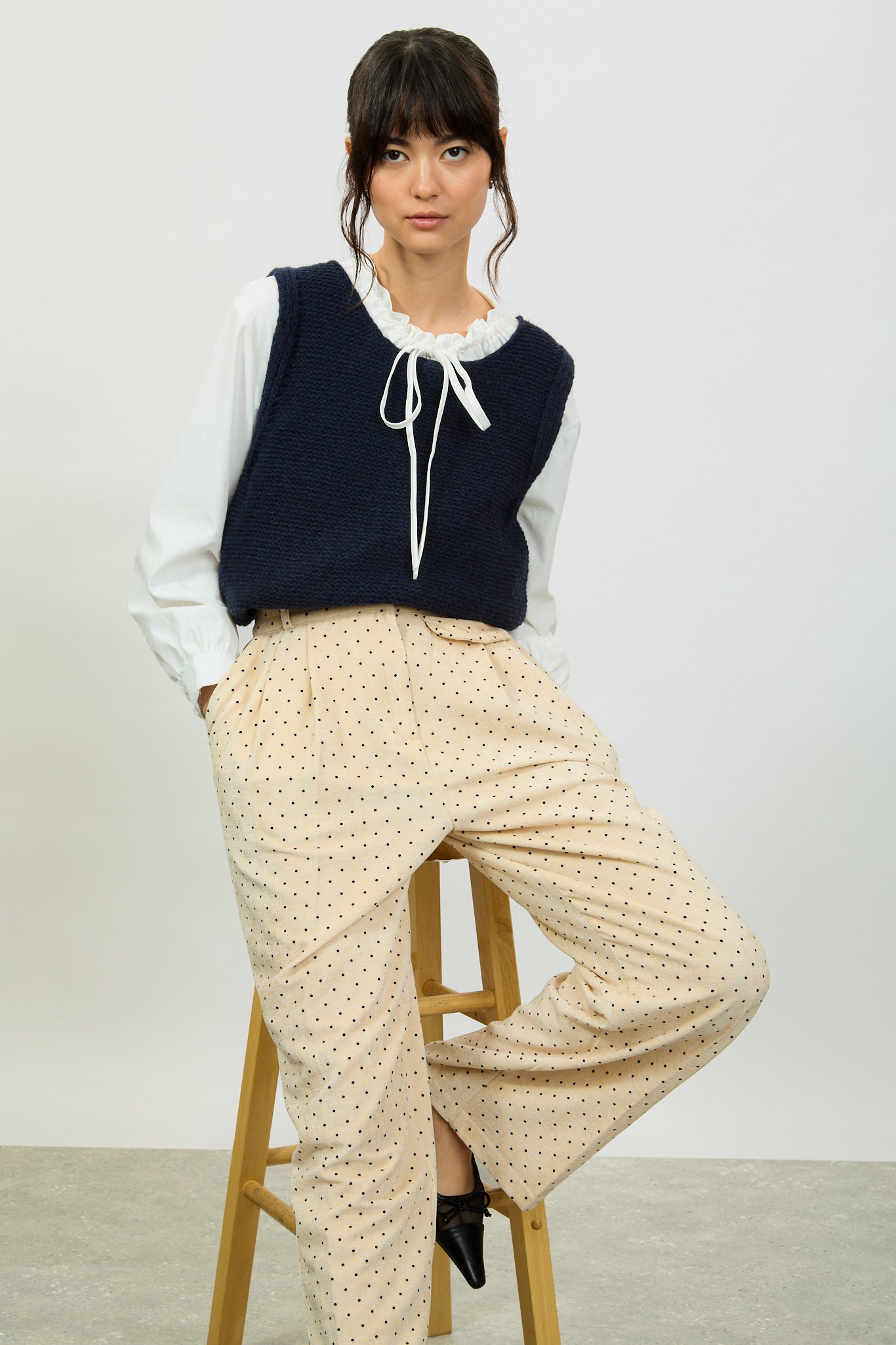 Ivory polka dot flap pocket trousers_5