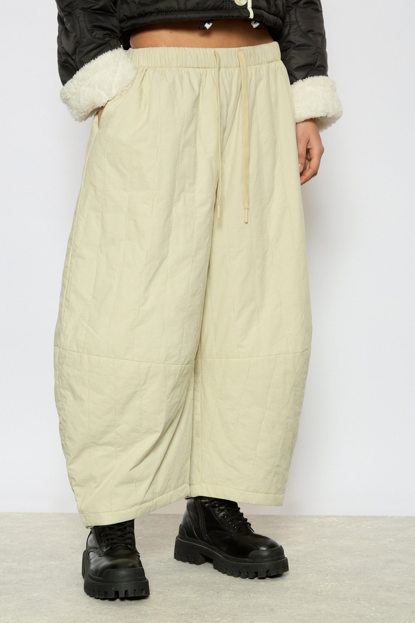Ivory thick quilted drawstring waist trousers_1