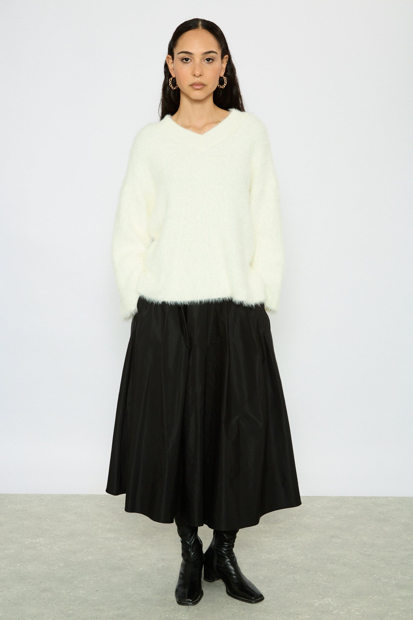 Ivory wool blend fuzzy V neck jumper_5
