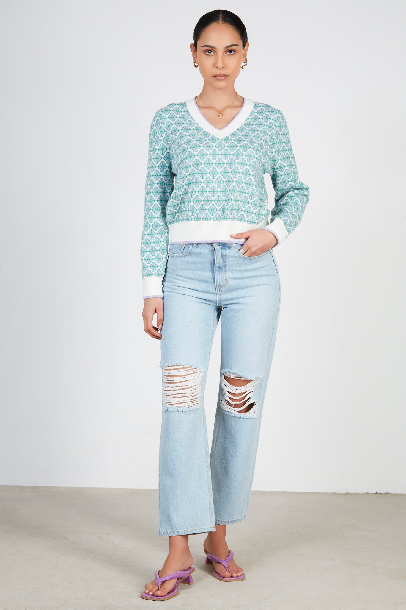 Ivory and green geometric V-neck jumper_3