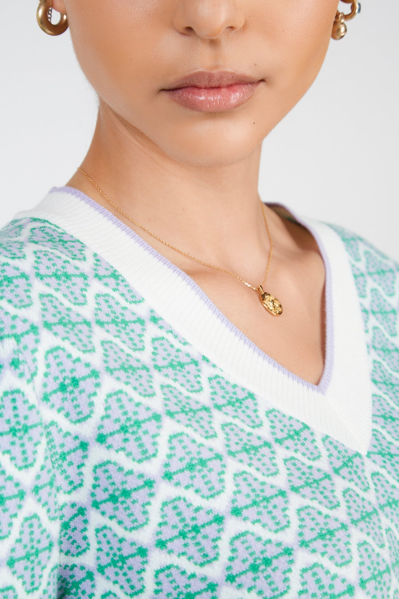 Ivory and green geometric V-neck jumper_4