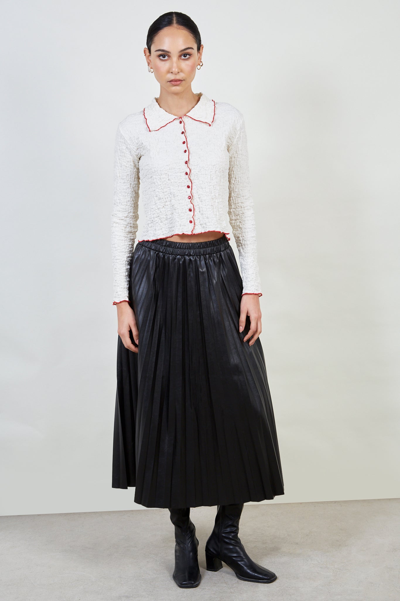 Ivory and red trim button up top_4