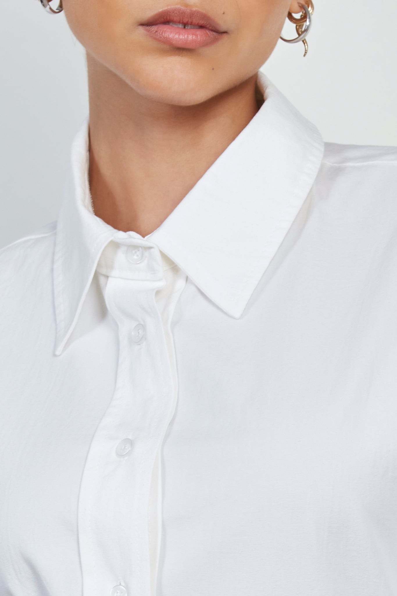 Ivory crisp peek back shirt_5