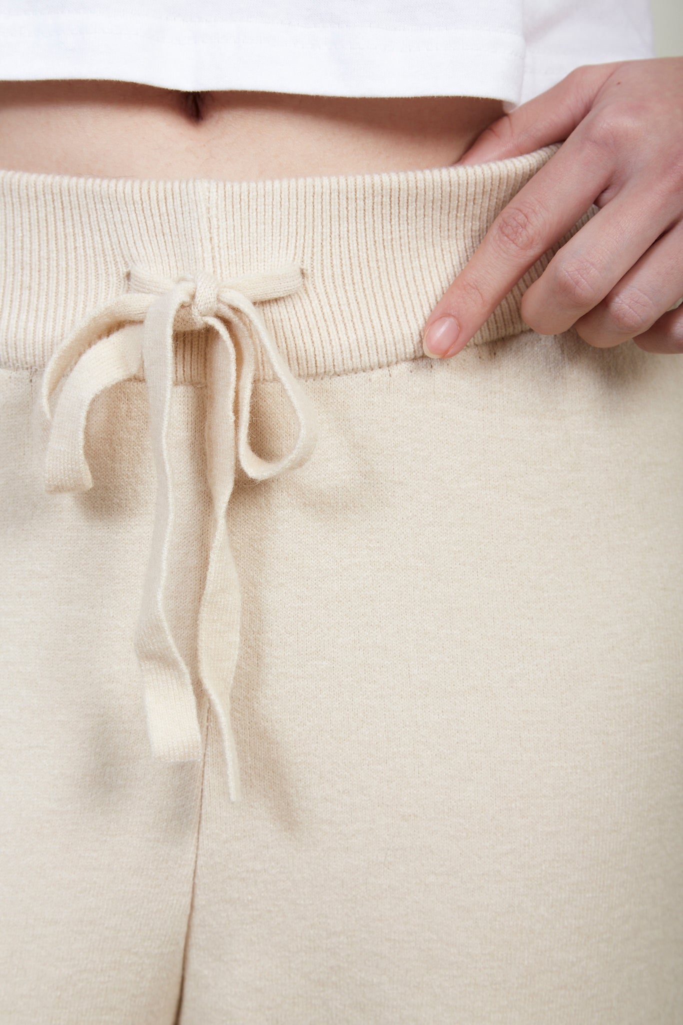 Ivory fuzzy lined thick knit tapered trousers_4