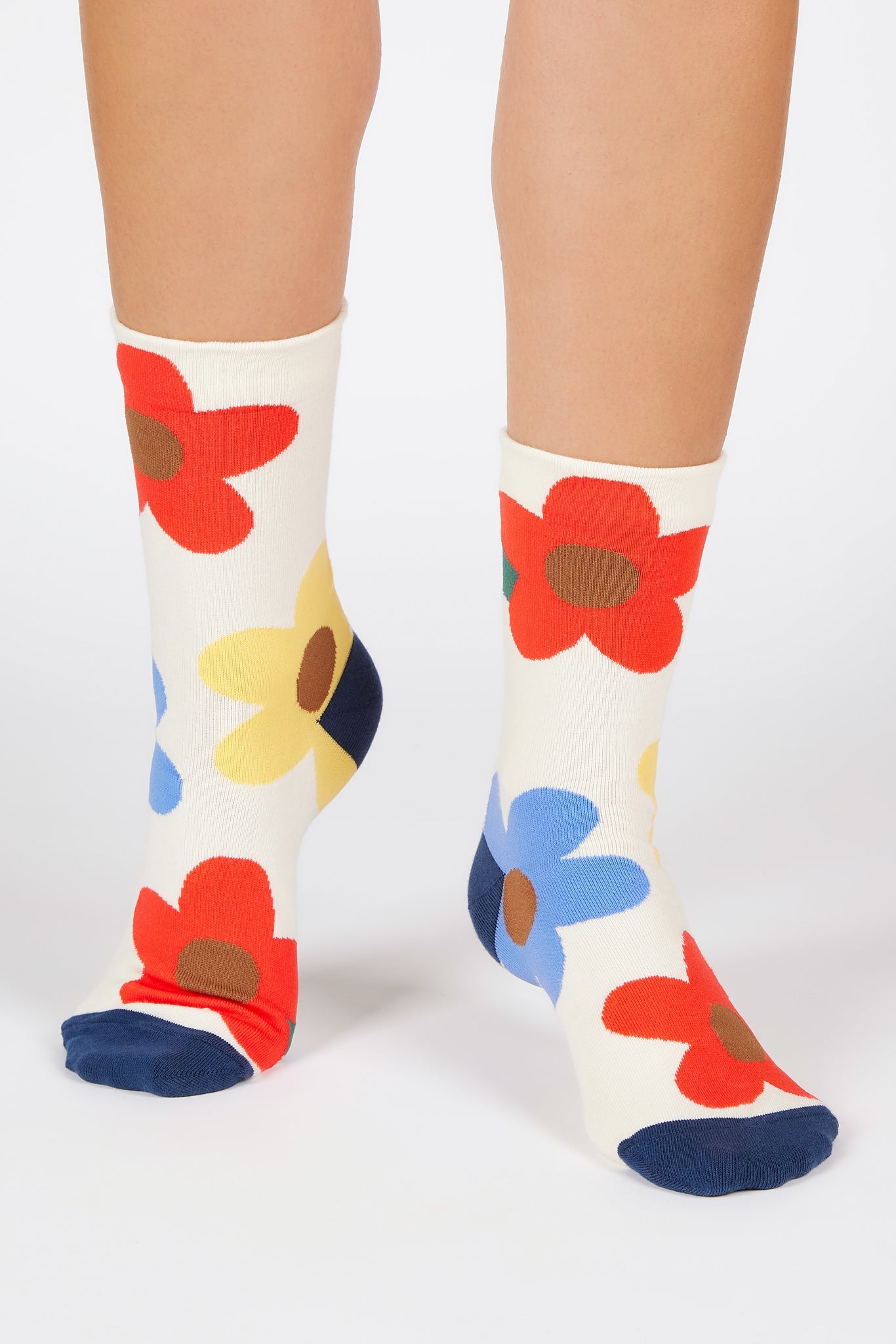 Ivory giant graphic flower socks_4