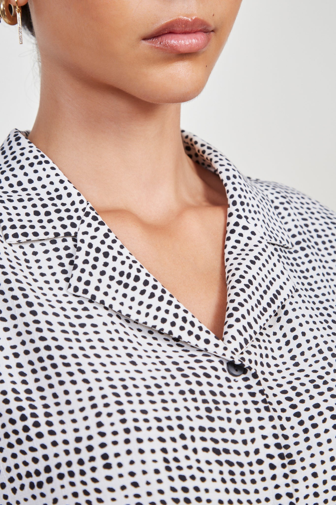 Ivory polka dot print shirt_5