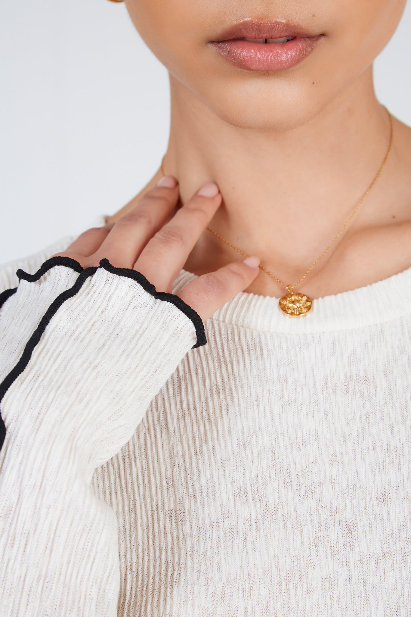 Ivory ribbed black trim top_4