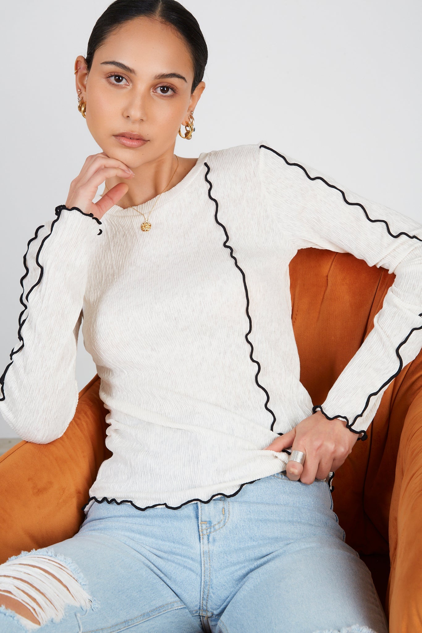 Ivory ribbed black trim top_5