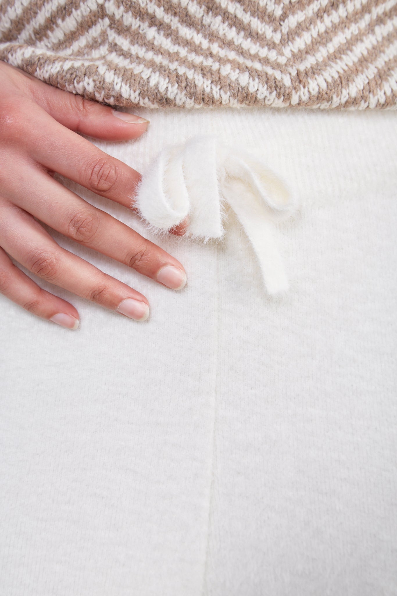 Ivory soft fuzzy drawstring trousers_4