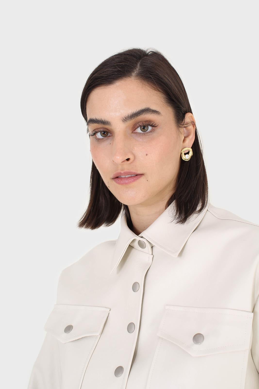 Ivory vegan leather cropped shirt jacket_6
