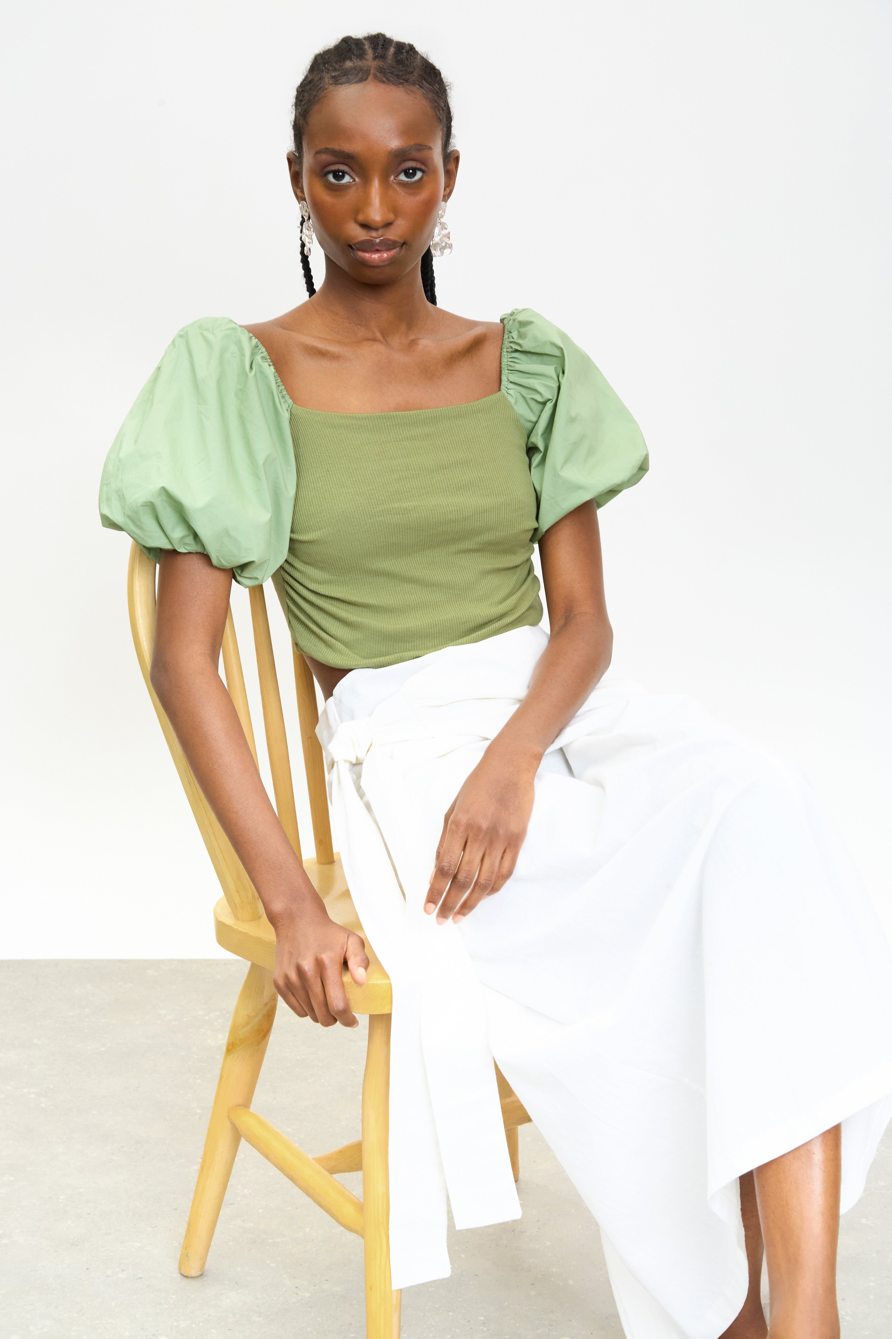 Khaki ribbed jersey contrast puff sleeve top_5