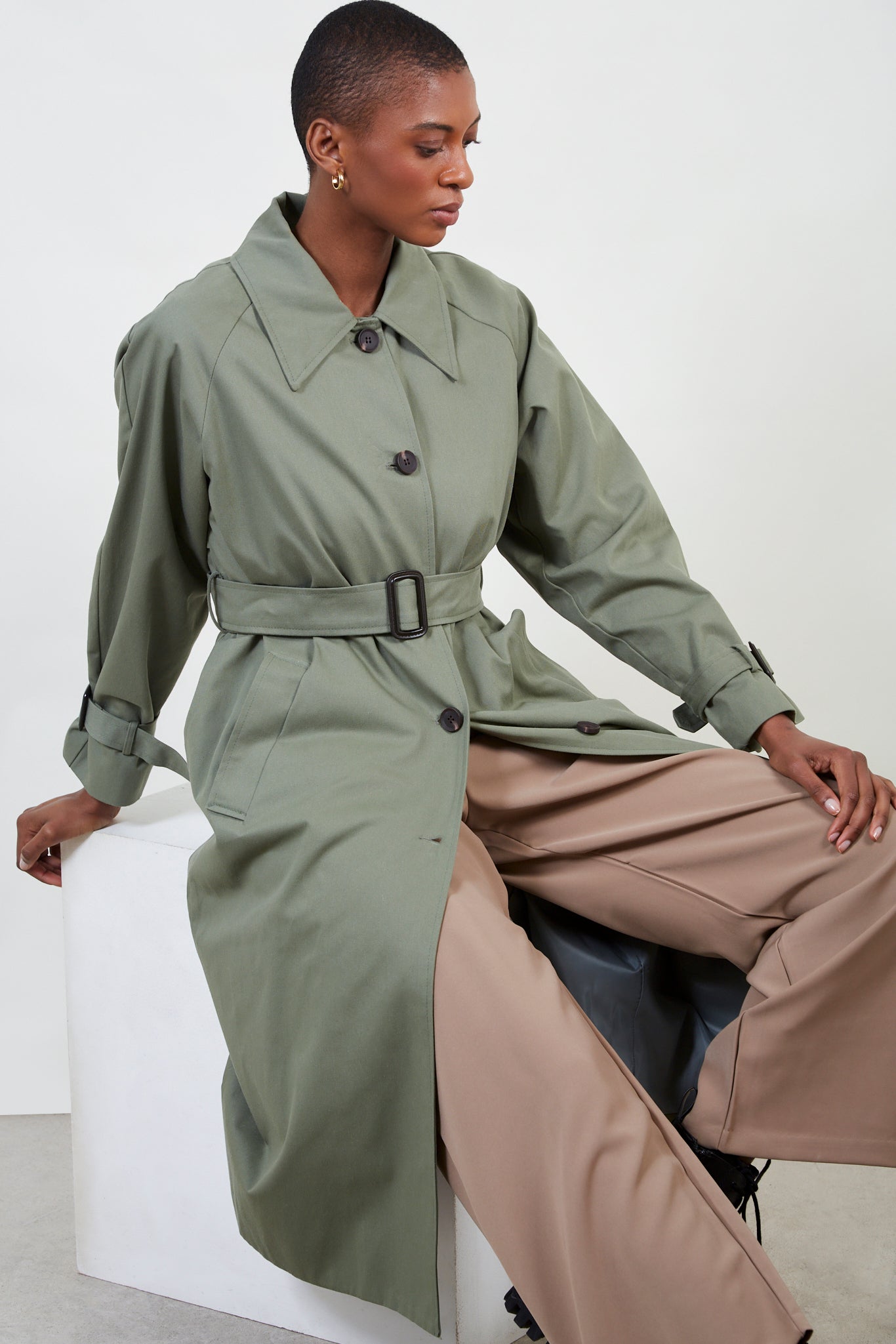 Khaki single breasted buckle detail trench coat_9