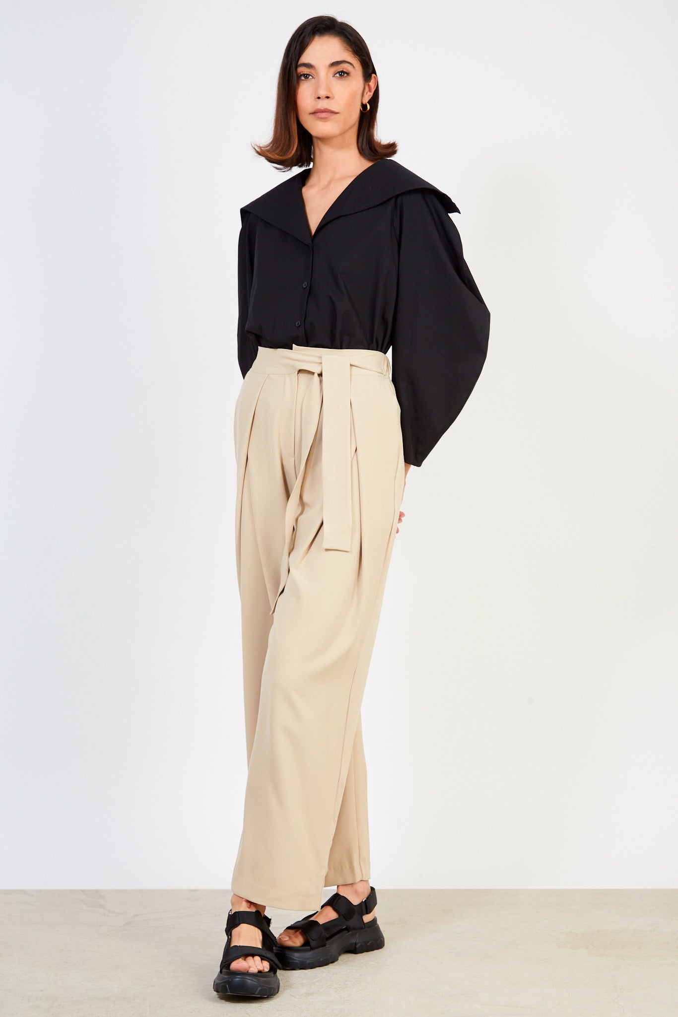 Light beige side panel tie waist trousers_3