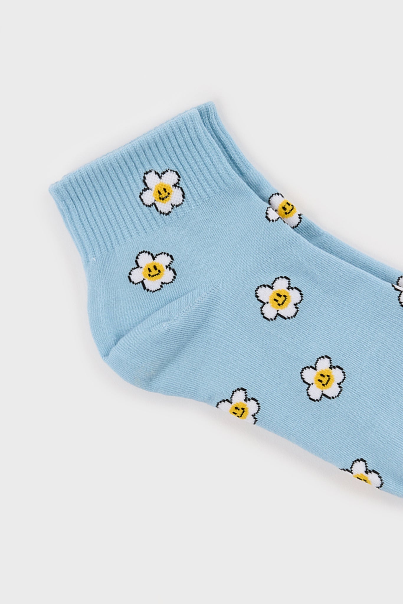 Light blue flower smiley face short socks_4