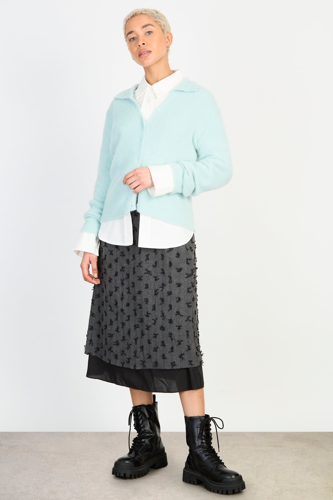 Light blue fuzzy collared cardigan_4