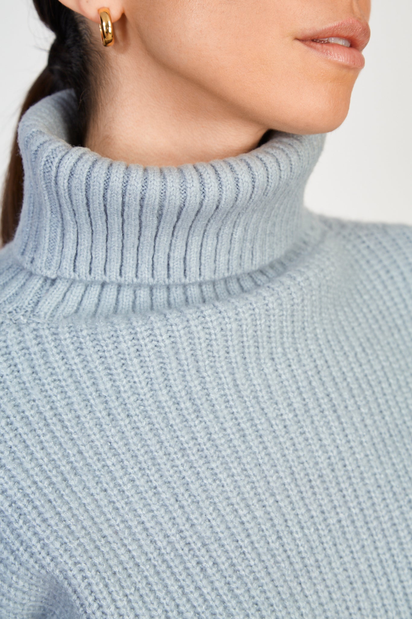 Light blue short ribbed turtleneck jumper_4