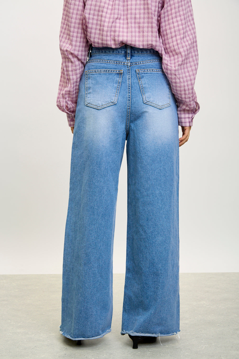 Light blue wide leg raw hem jeans_2