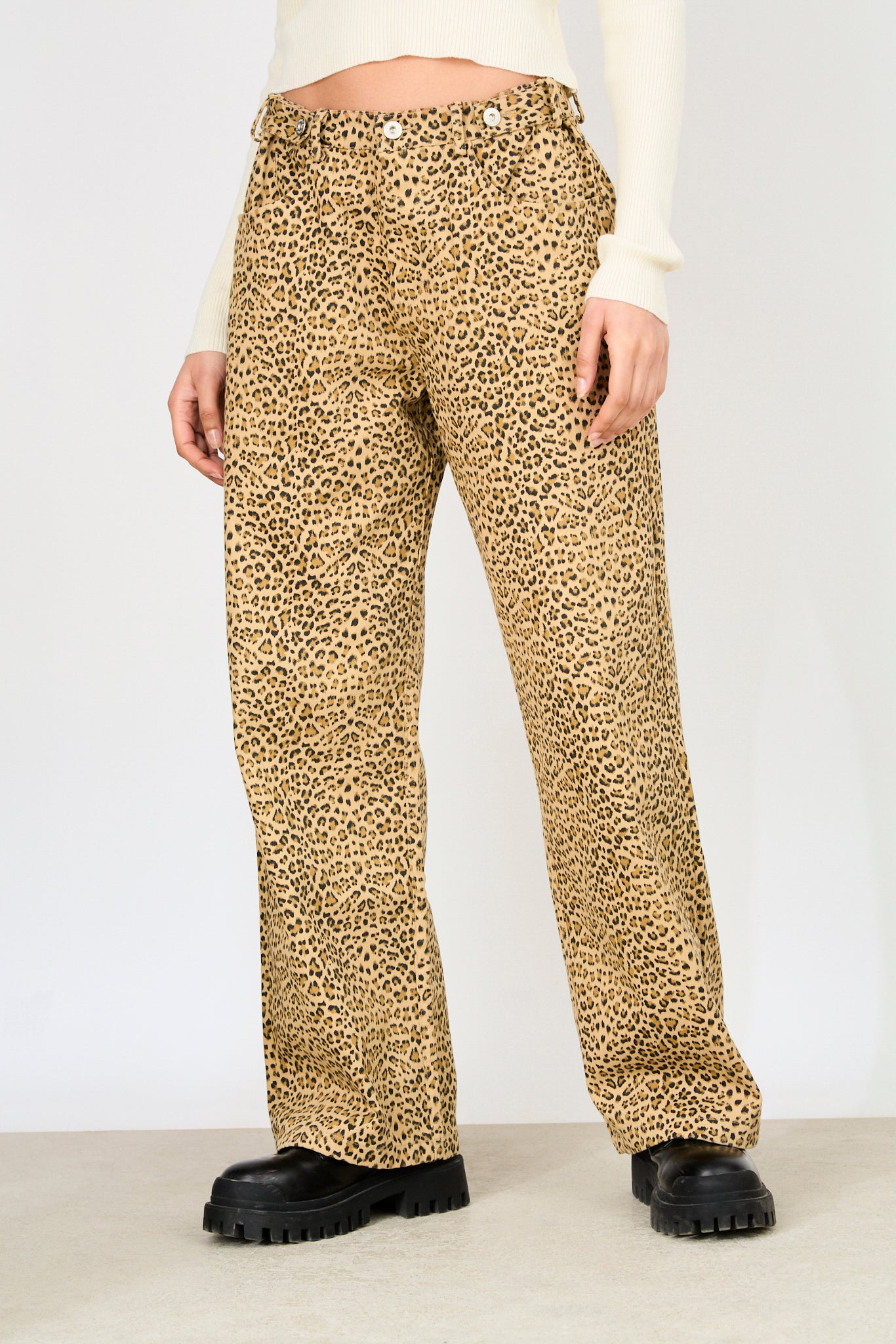 Light brown leopard print adjustable waist double button jeans_1
