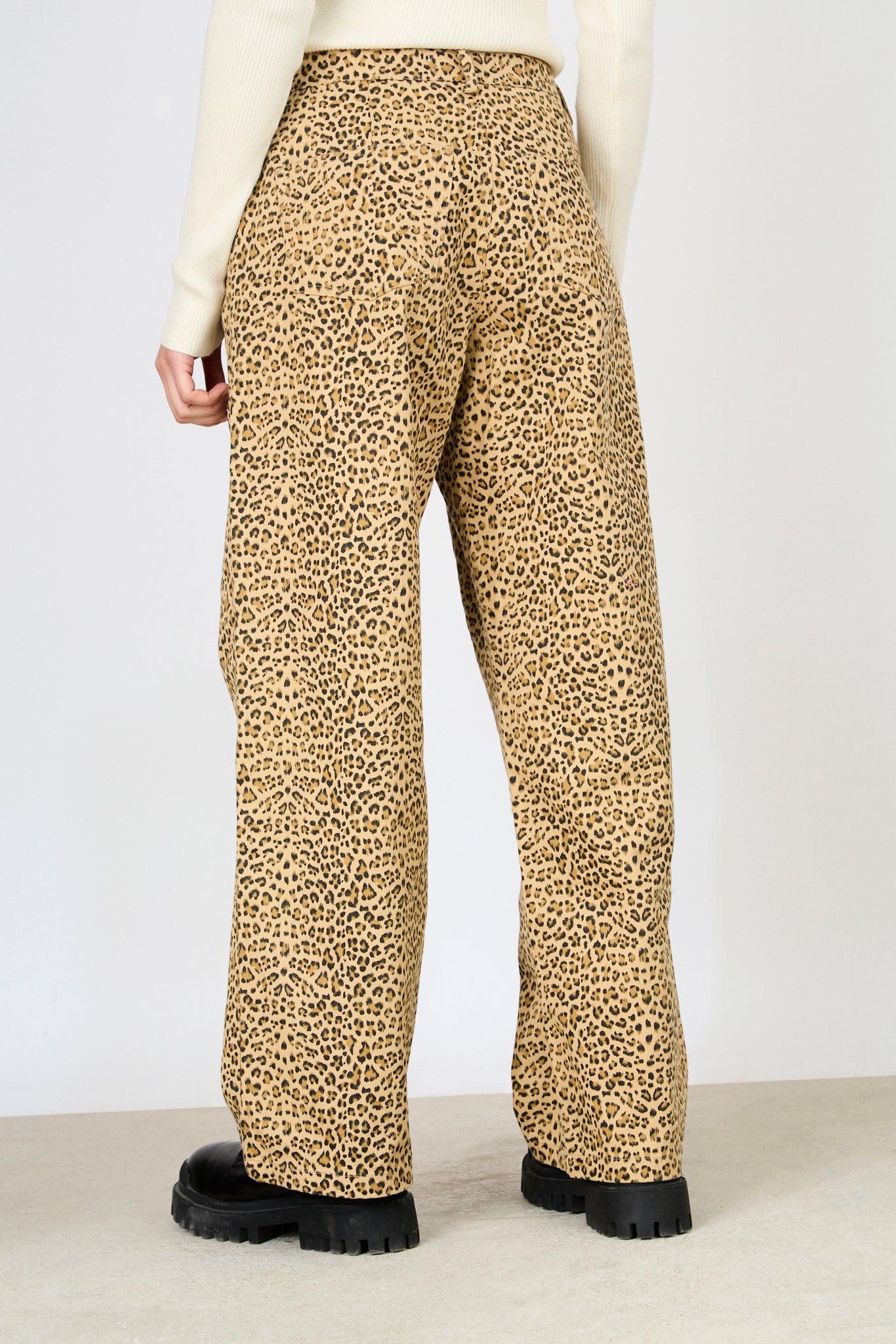 Light brown leopard print adjustable waist double button jeans_2