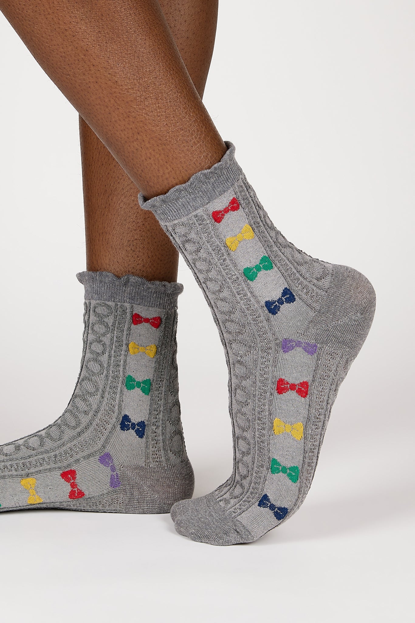 Light grey rainbow bowtie socks_1