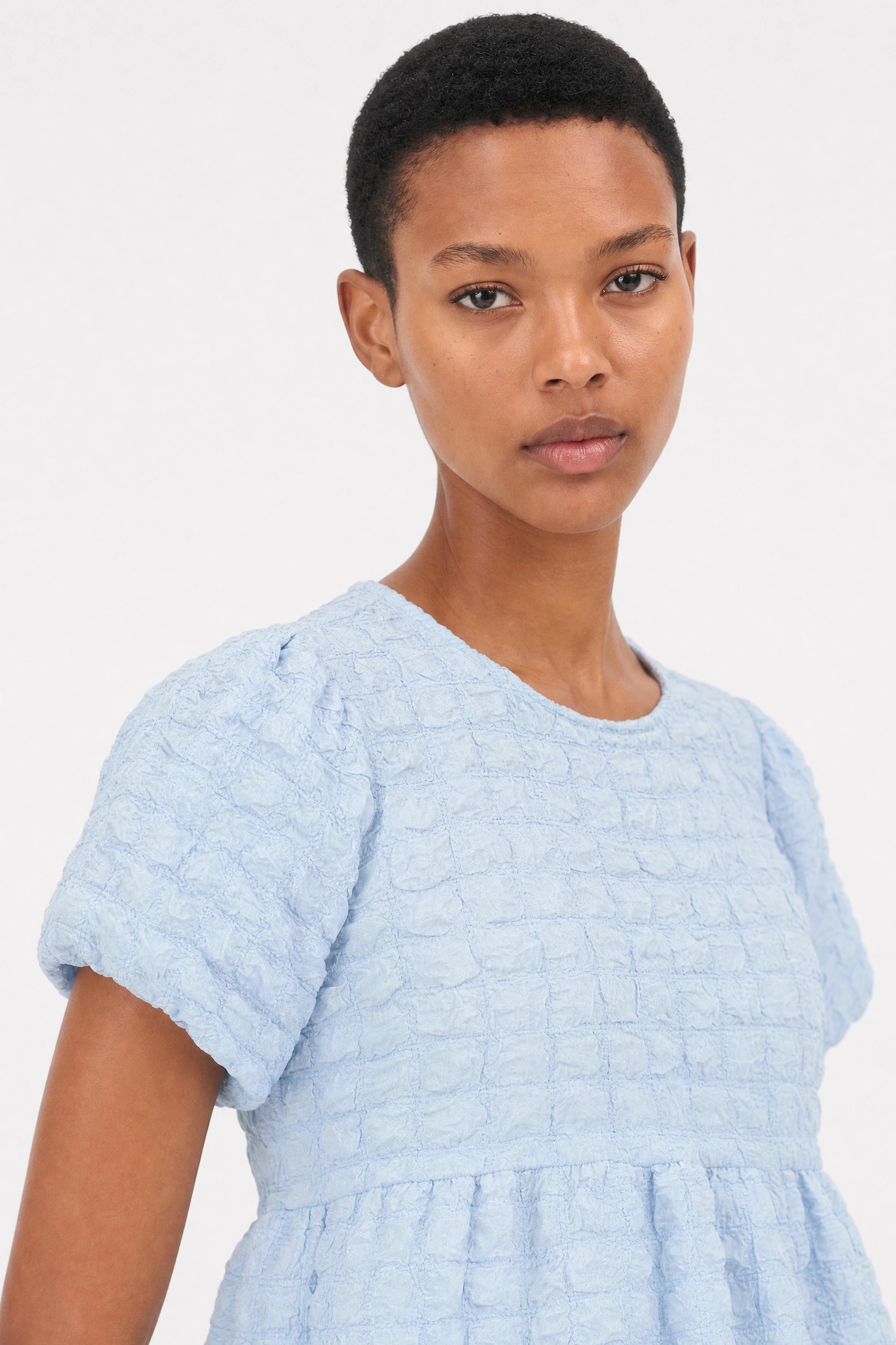 Light blue textured puff short sleeve tiered blouse_3