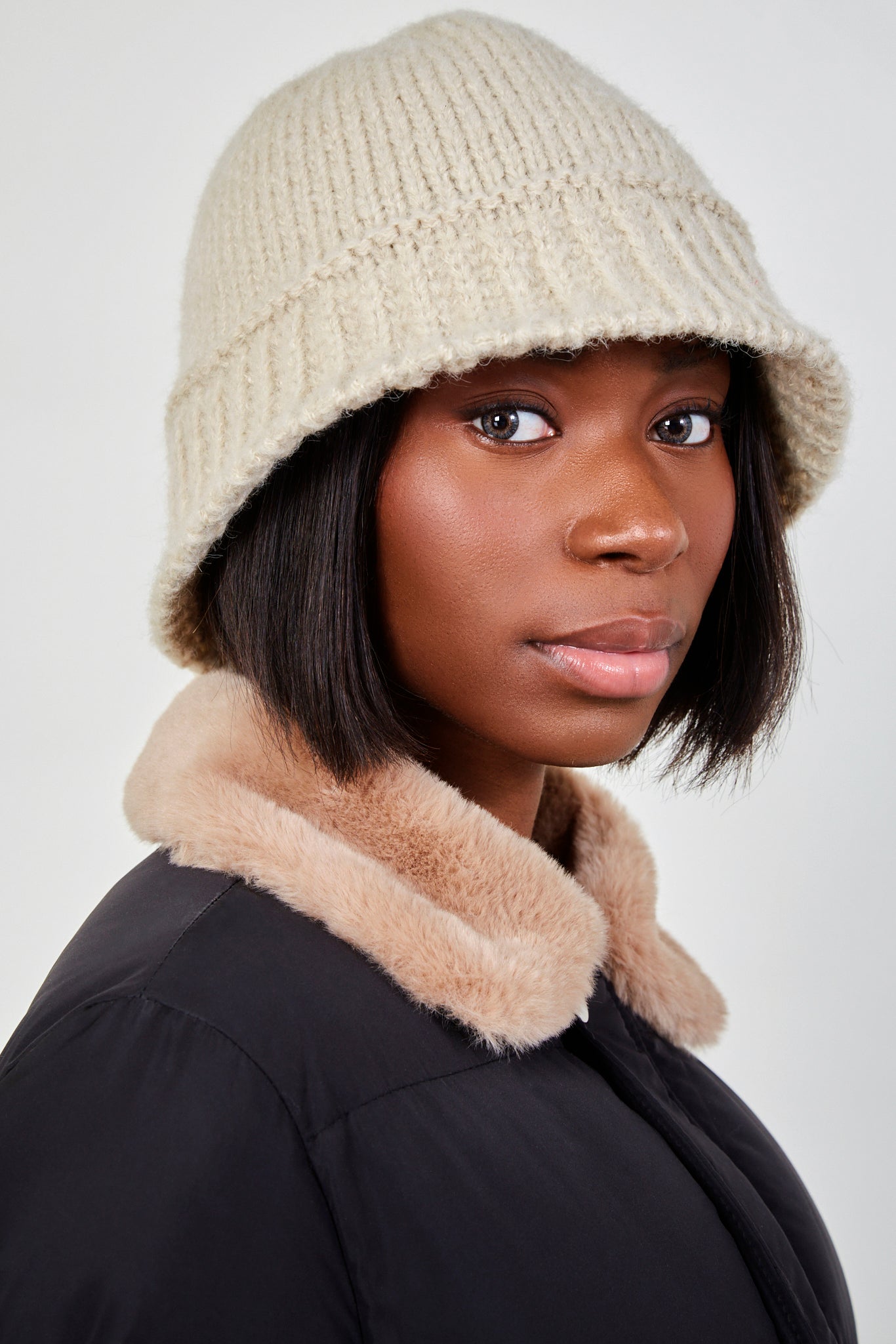 Light beige knit ribbed trim bucket hat_3